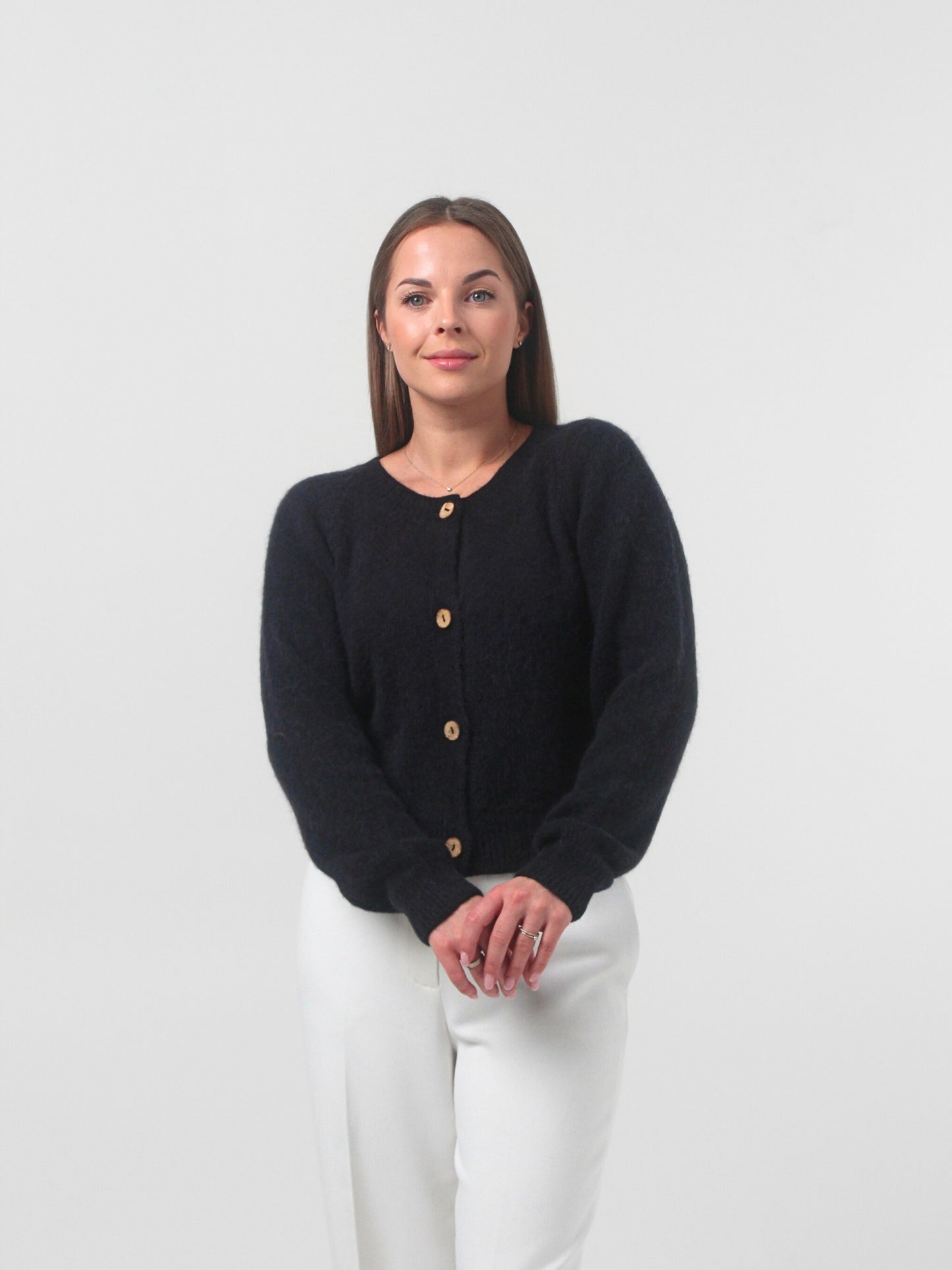 PETITE juodas megztinis