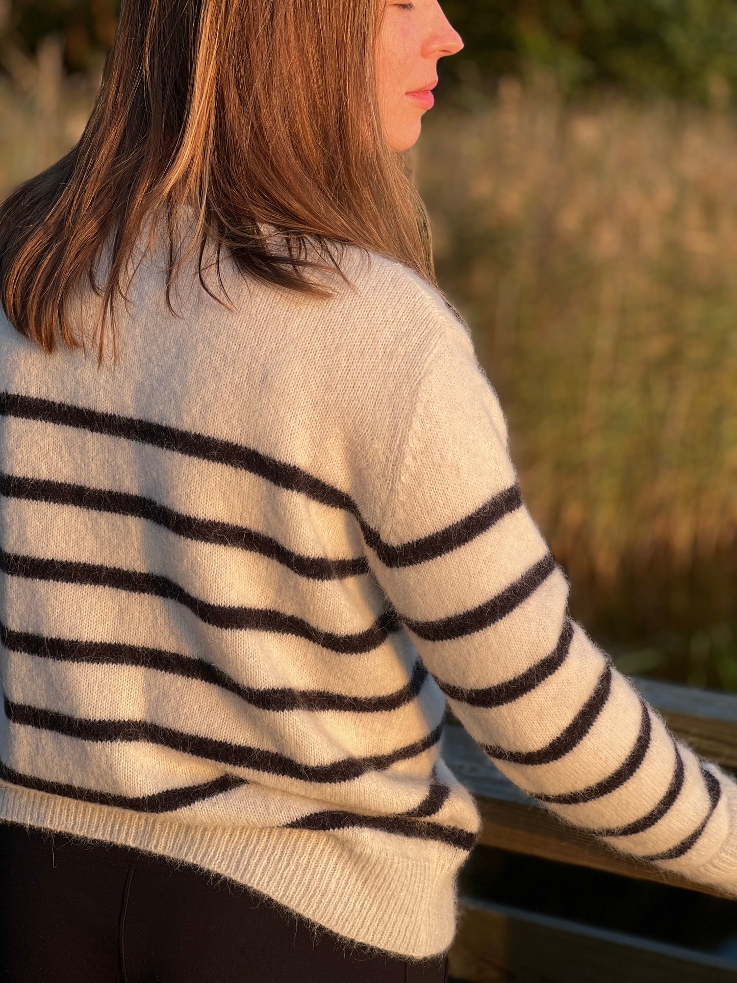 ADELE baltas dryžuotas megztinis