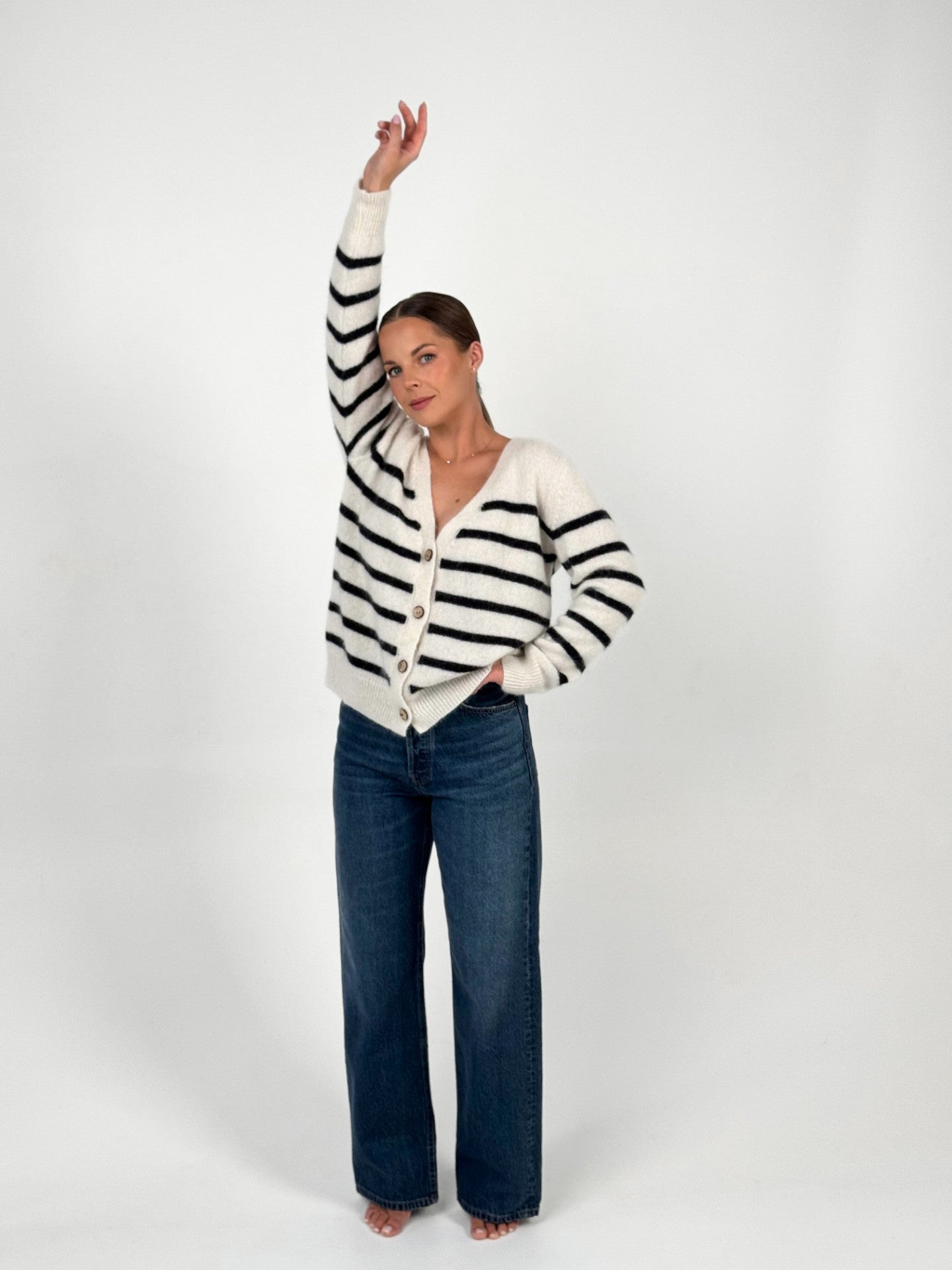 ADELE baltas dryžuotas megztinis