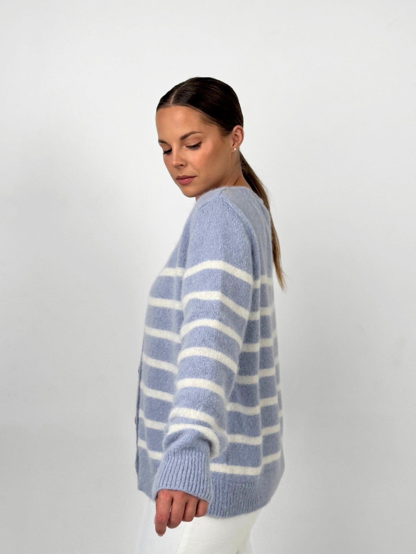 ADELE melsvas dryžuotas megztinis