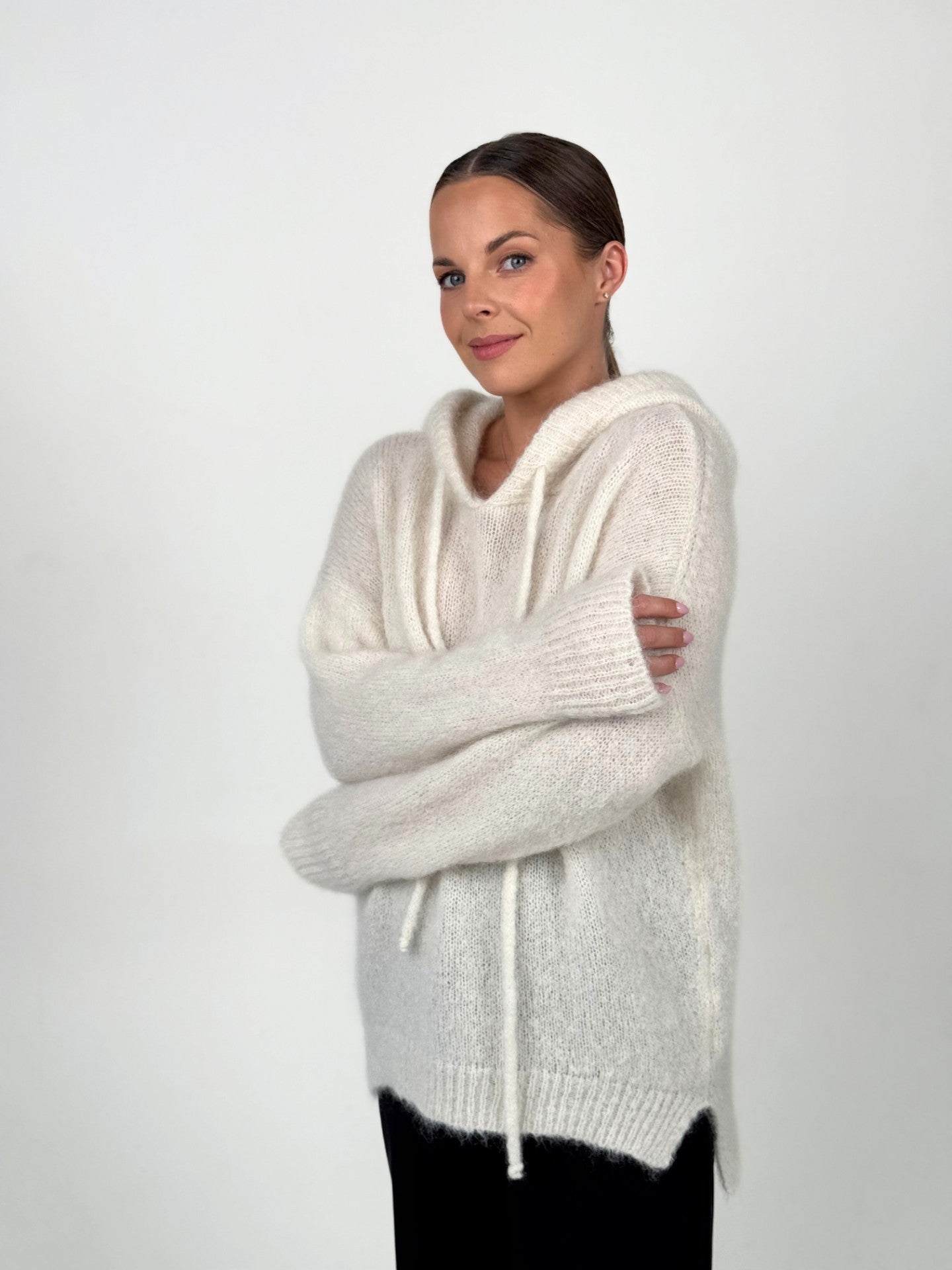 TAYLOR baltas megztinis