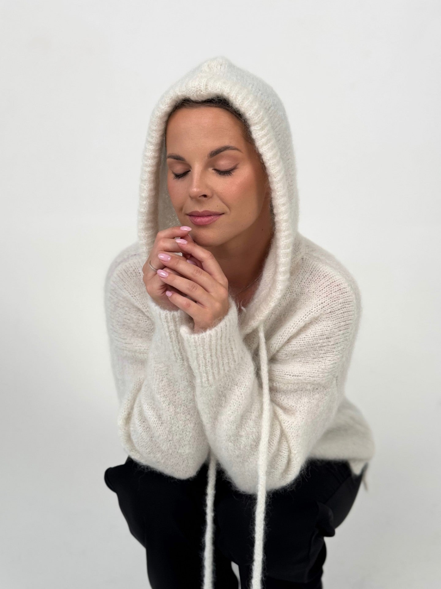 TAYLOR baltas megztinis