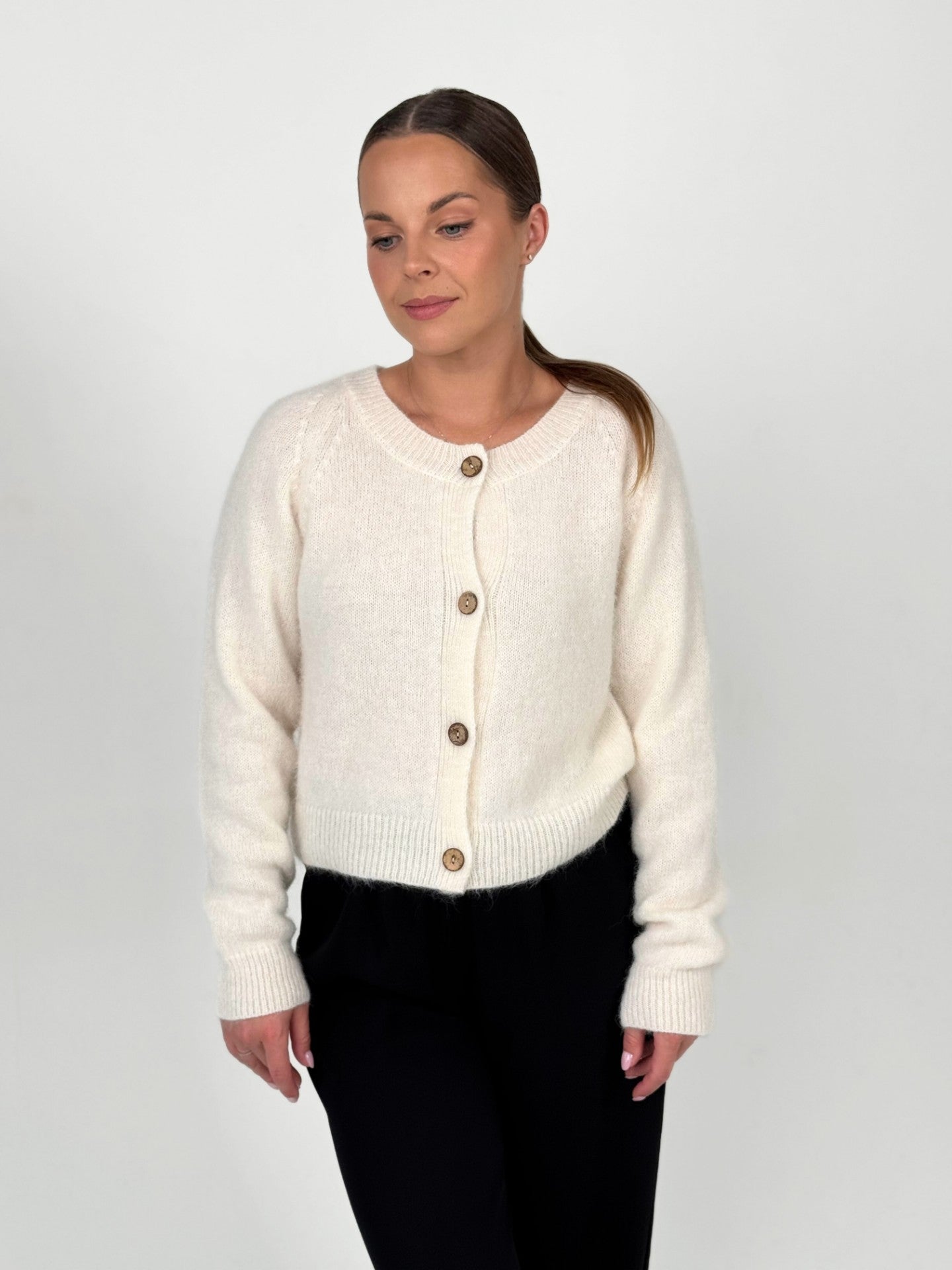 PETITE baltas megztinis