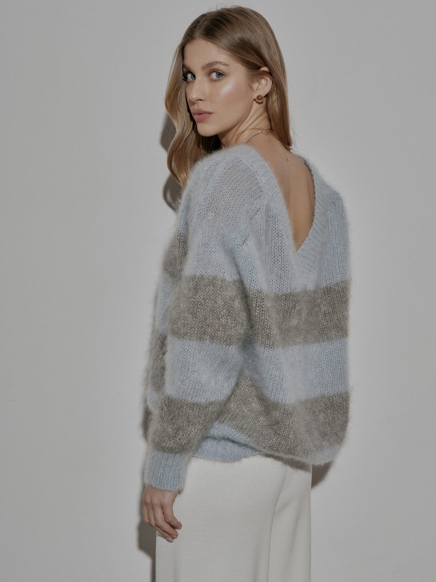 IRIS melsva-pilka megztinis