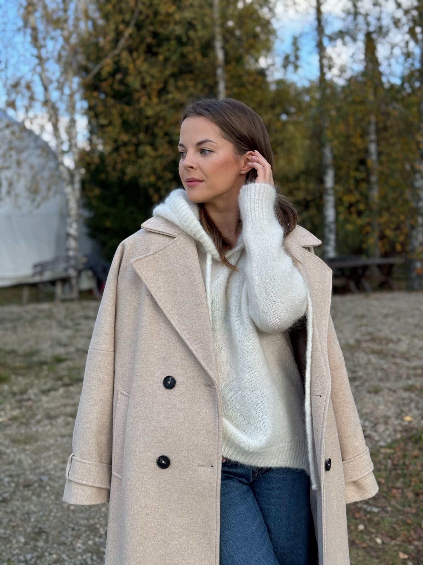 TAYLOR baltas megztinis