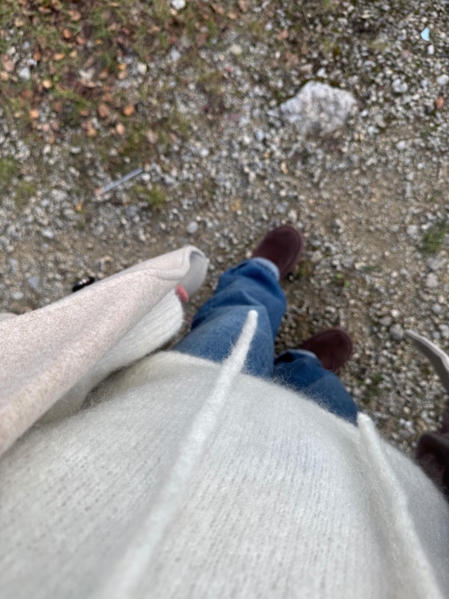 TAYLOR baltas megztinis