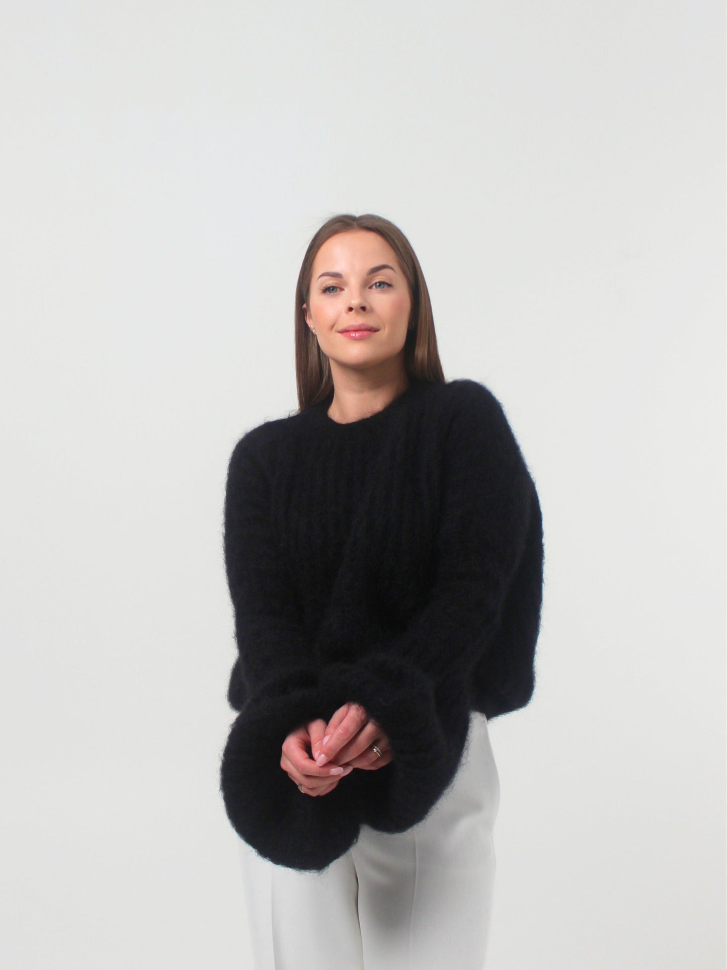 EMILY juodas megztinis