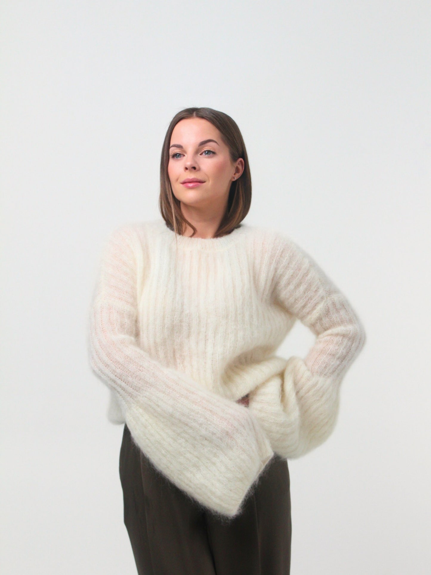 EMILY baltas megztinis