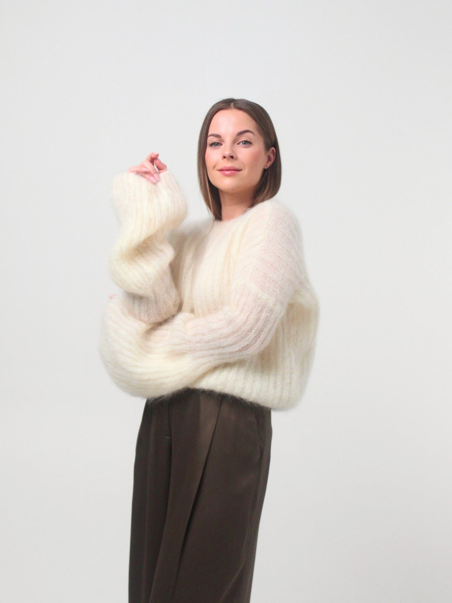 EMILY baltas megztinis