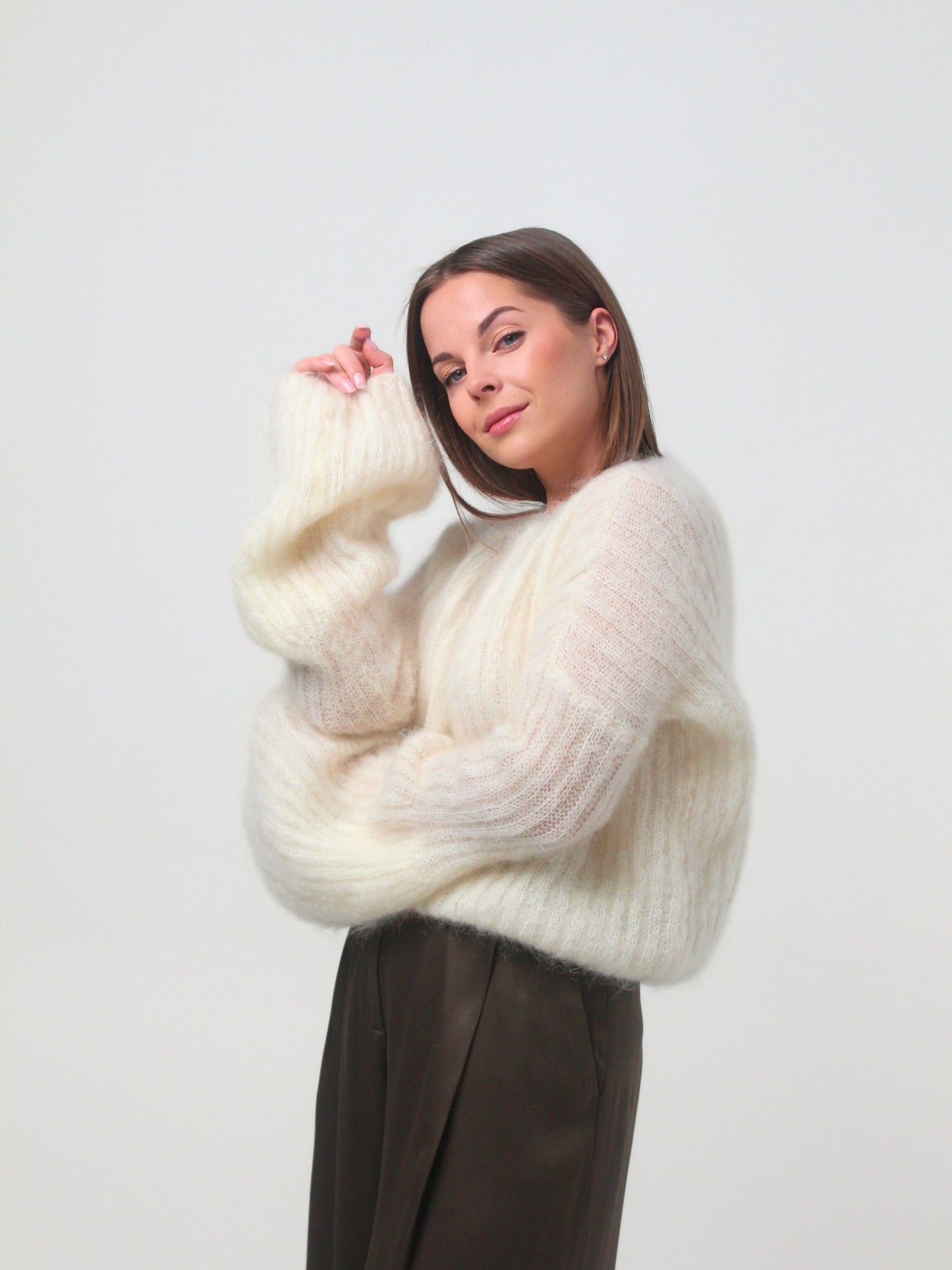 EMILY baltas megztinis