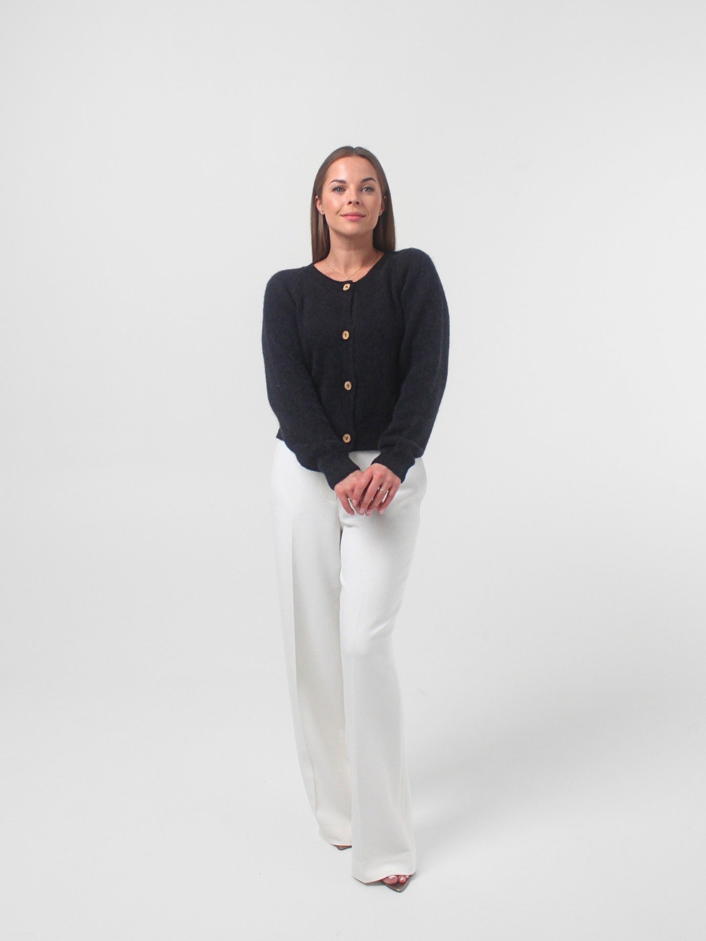 PETITE juodas megztinis