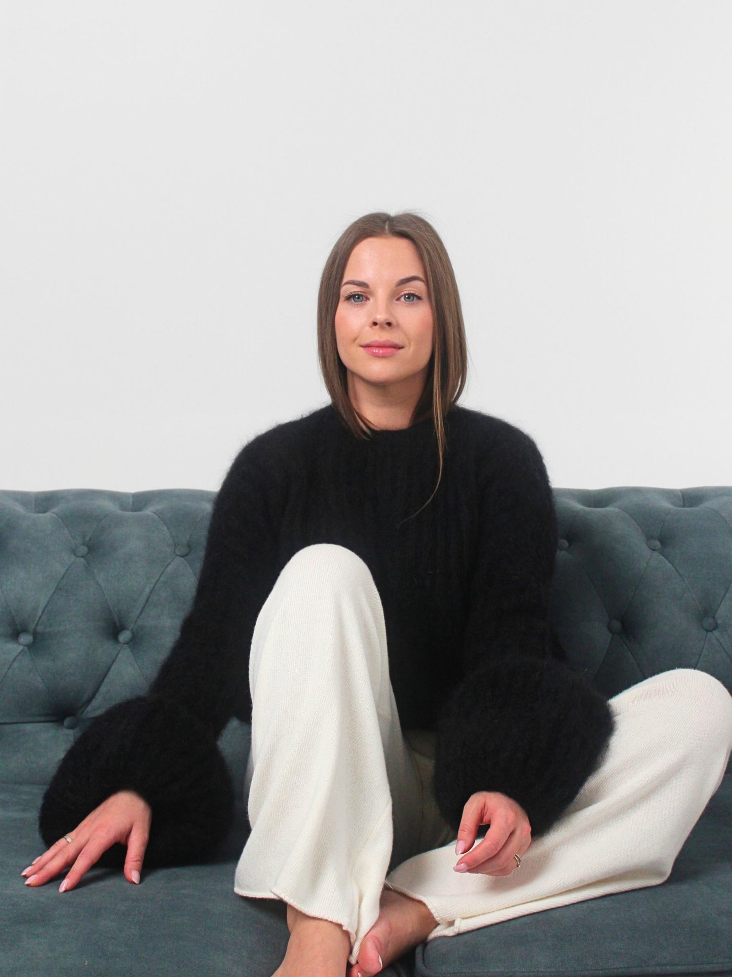 EMILY juodas megztinis