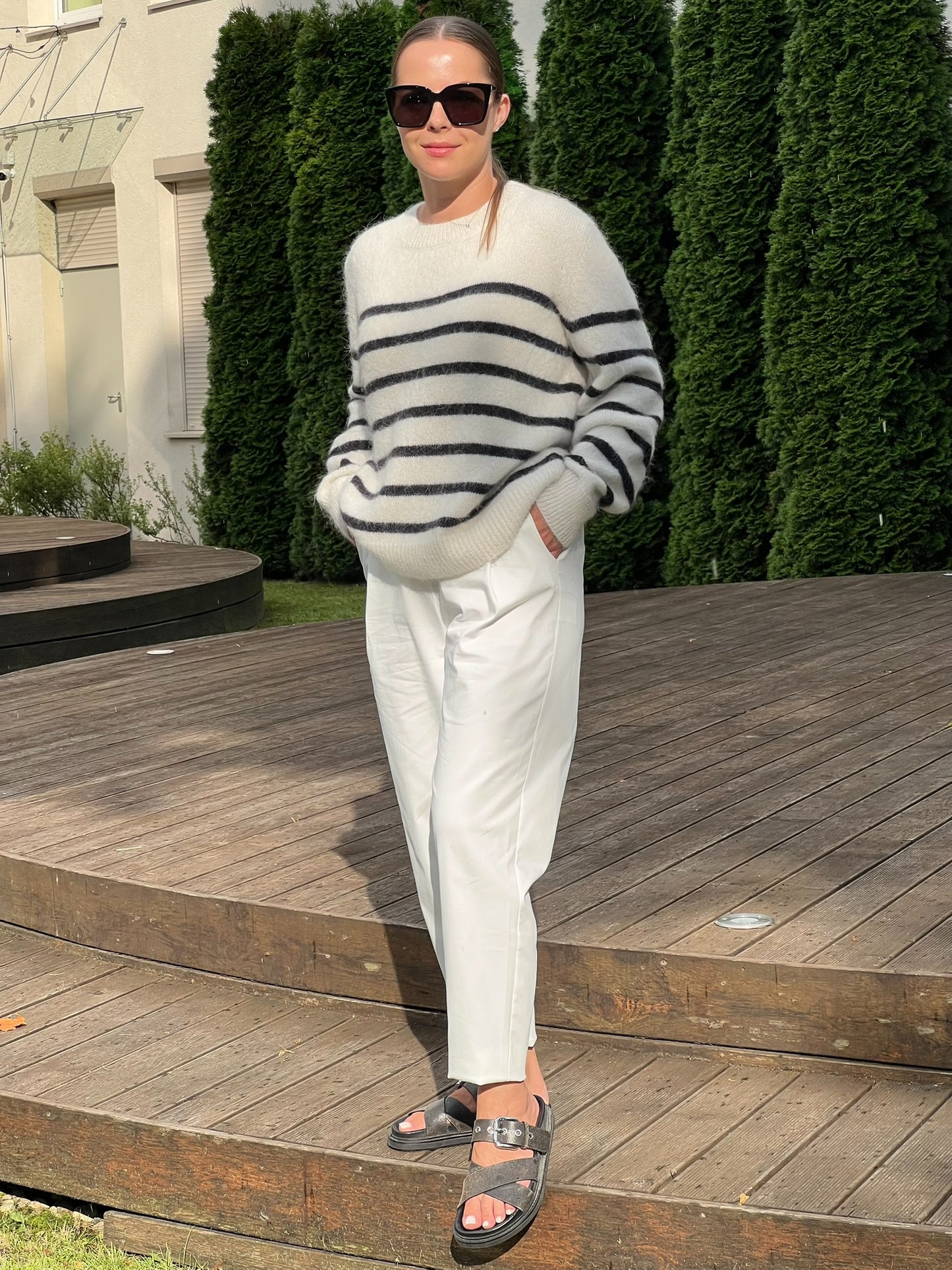 CHARLOTTE baltas dryžuotas megztinis