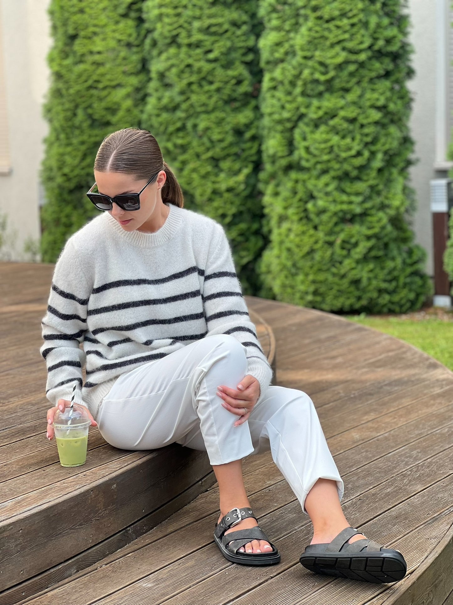 CHARLOTTE baltas dryžuotas megztinis