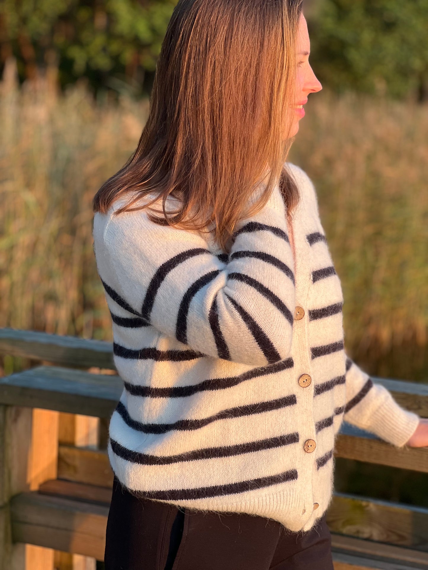 ADELE baltas dryžuotas megztinis